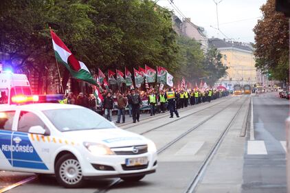 Jobbik, la destra ungherese che sfida Orban 10