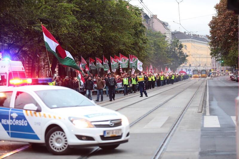 Jobbik, la destra ungherese che sfida Orban 10