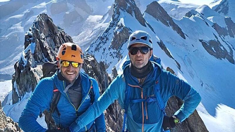 La piastrina sui giubbotti, l'attrezzatura e la prudenza. Erano esperti d'arrampicata