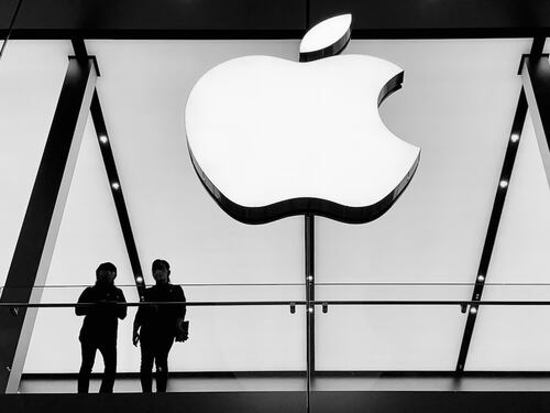 Apple conferma: per l'iPhone 15 servirà un altro cavo di ricarica