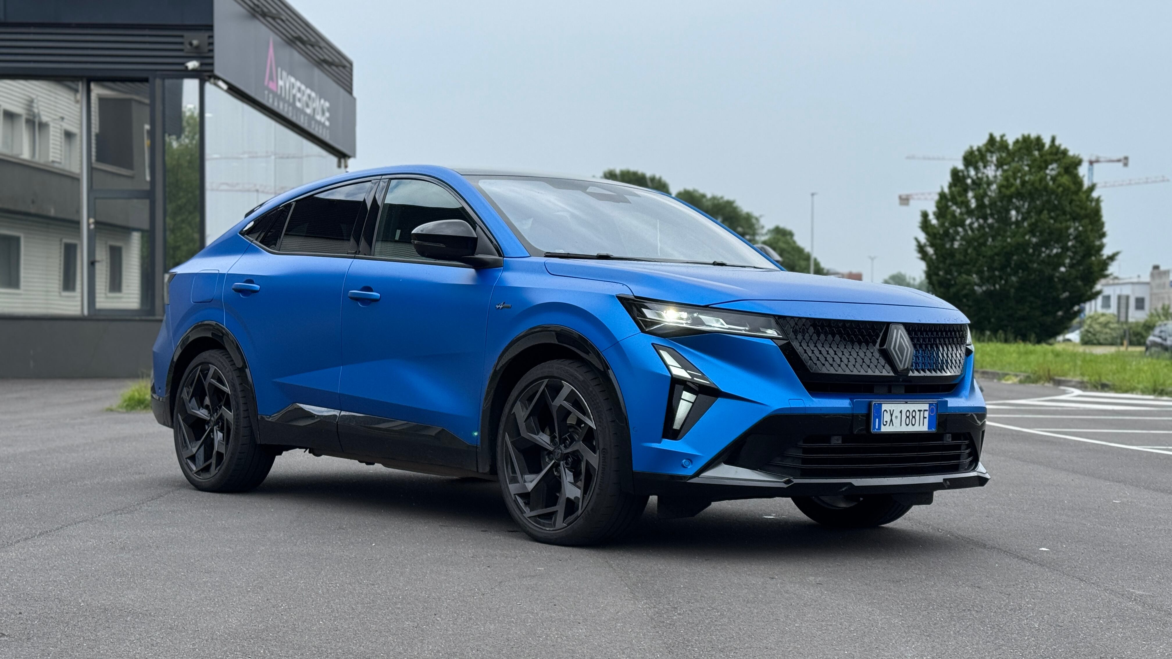 Renault Rafale E-Tech 4x4 300 CV: prova completa del SUV coupé plug-in di punta
