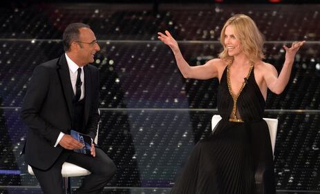 Charlize Theron sul palco dell'Ariston 3