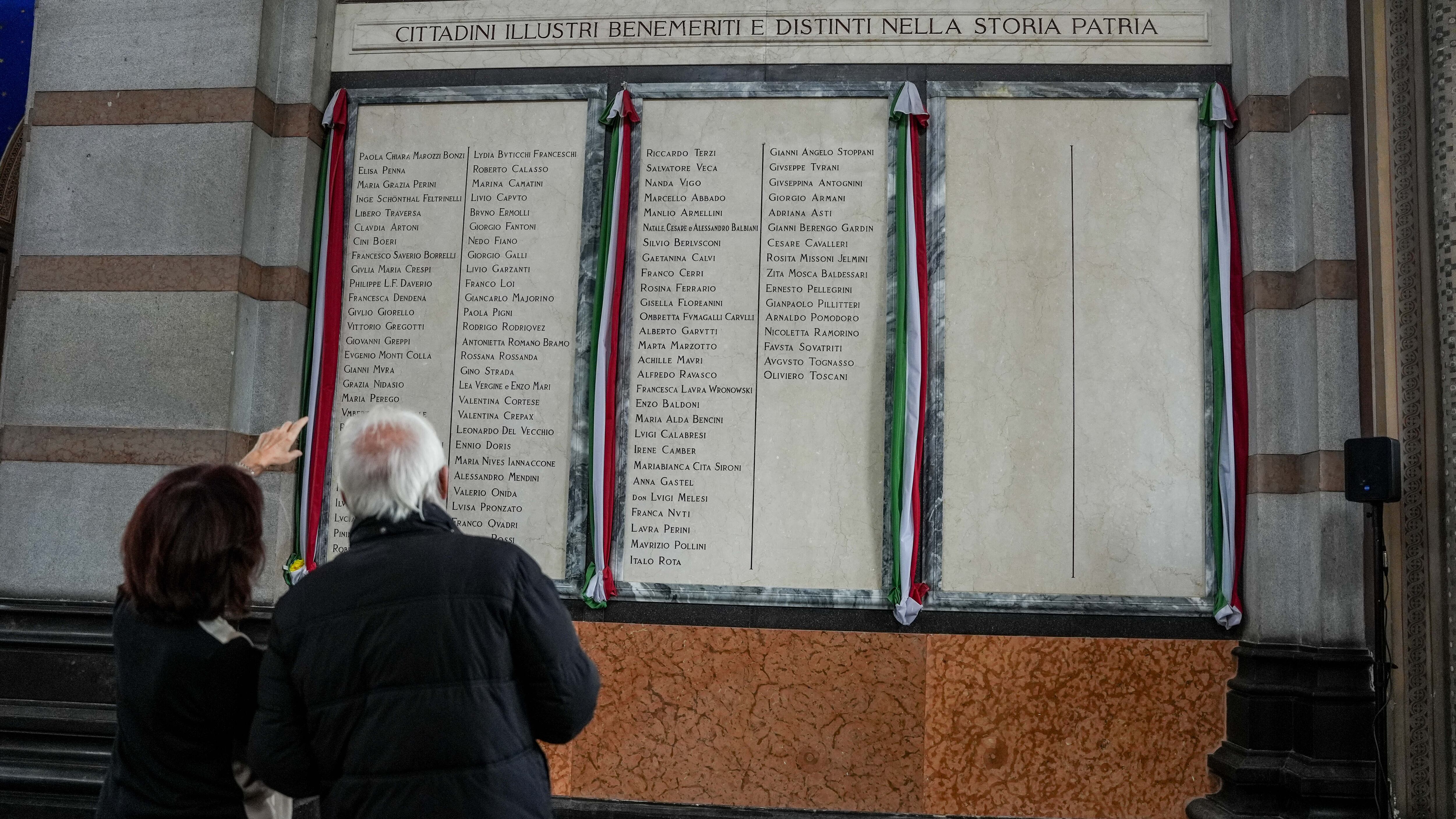 I 14 nel Pantheon. "In tempi di odio servono esempi e voci autorevoli"
