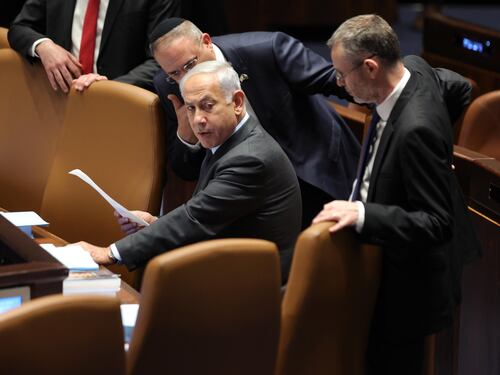Israele, è fragile tregua Netanyahu scommette sul disgelo con gli Usa