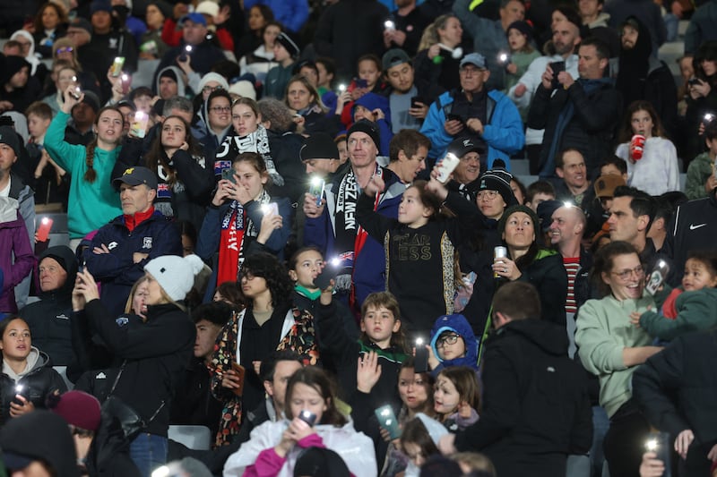 Il pubblico dell'Eden Park (via Twitter)