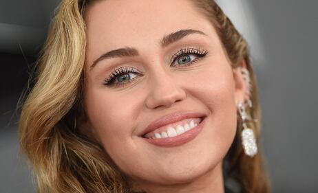 Miley Cyrus sexy in piscina 11