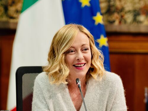 Meloni si tiene il Sud e guarda alle Regionali e al caos sull'autonomia