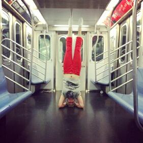 Ora lo yoga si fa in metropolitana 8