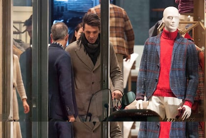 Buffon e la D'Amico fanno shopping in via Montenapoleone 9
