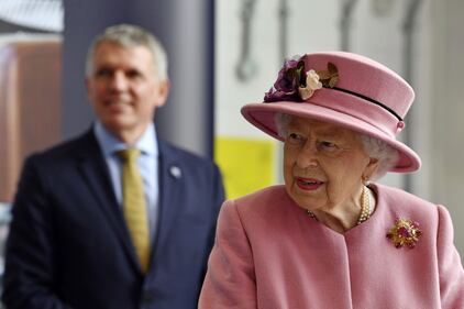 Prima uscita pubblica della Regina Elisabetta dopo il lockdown 2