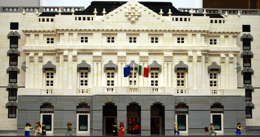 La Scala diventa Lego: 30mila mattoncini per il mini teatro 2