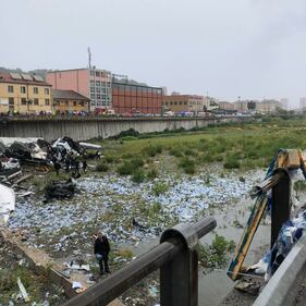 Genova, le immagini choc dei soccorsi 9