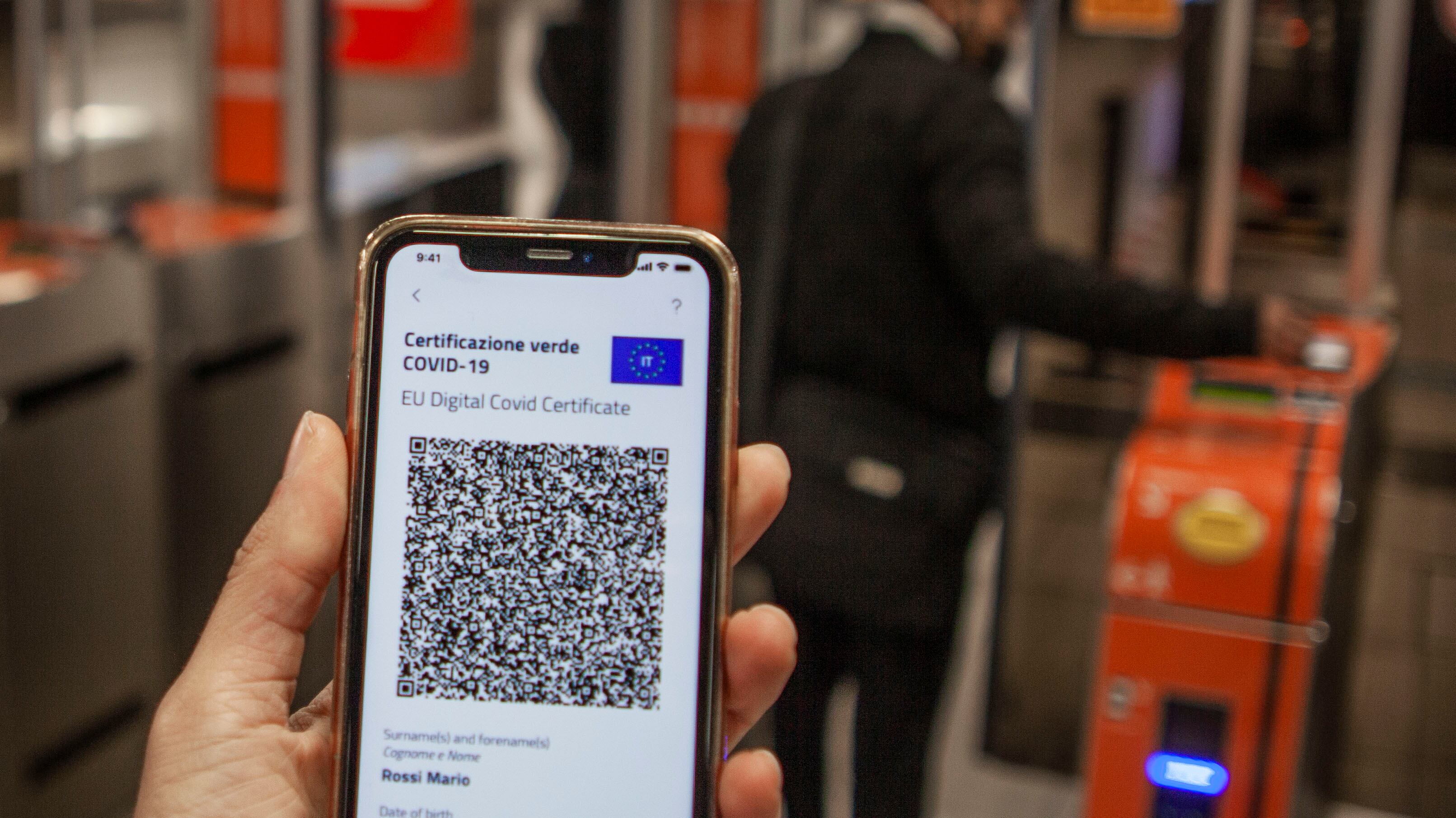 Green pass falsi, violati i sistemi di 6 Regioni