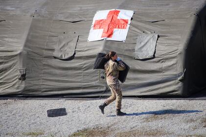 Piacenza, allestito l'ospedale da campo dell'esercito per il Covid-19 3