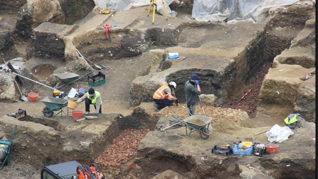 "Incredibile, un condominio sulla città romana"