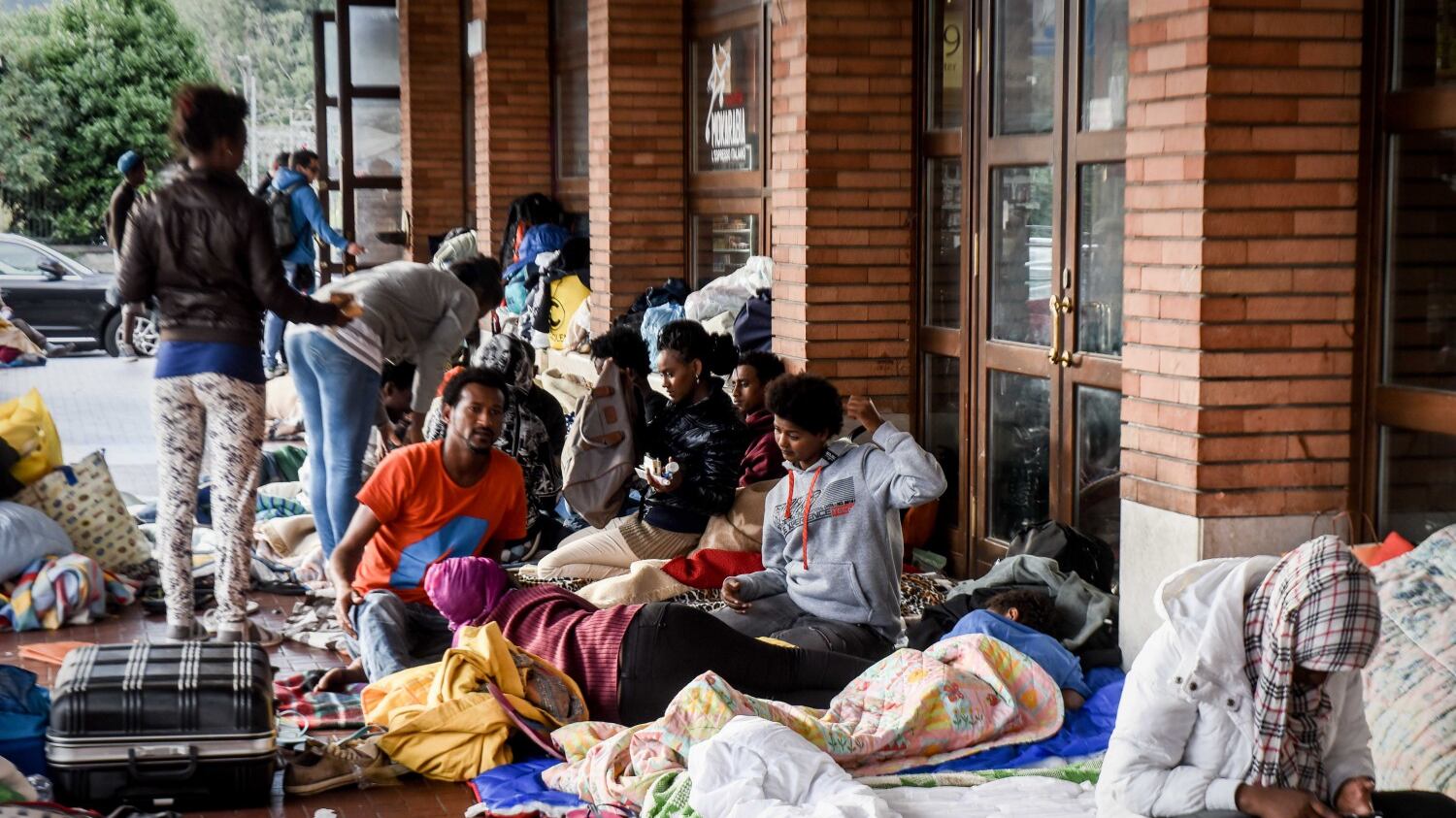 Le coop non fiutano più l'affare: senza soldi scaricano i migranti
