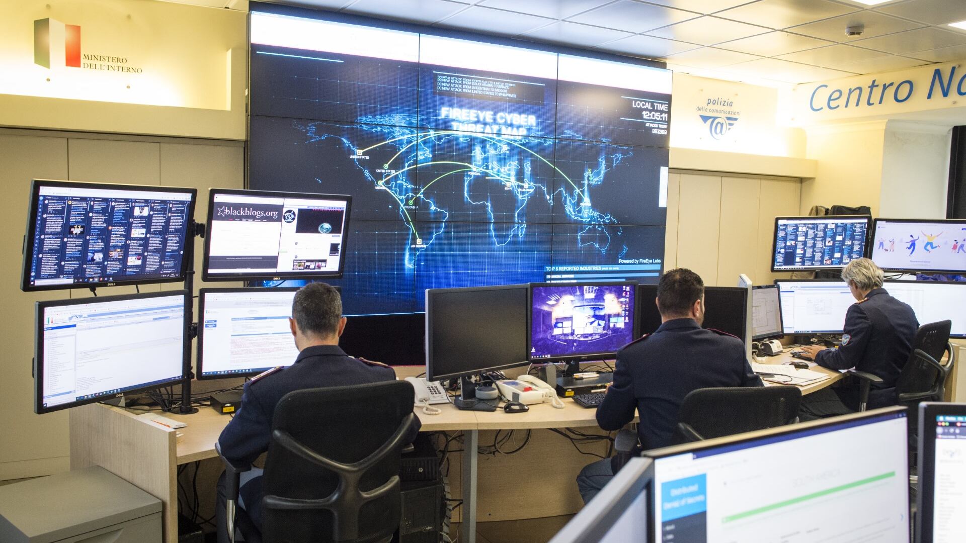 "La sfida della Polizia ai reati via web"