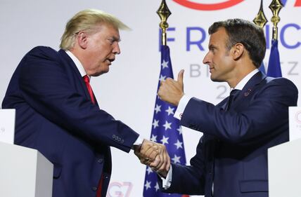 A Biarritz stretta di mano tra Macron e Trumo  7