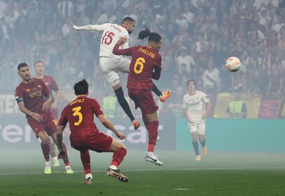 Europa League, la Roma cede al Siviglia dopo i calci di rigore: le immagini più belle 12