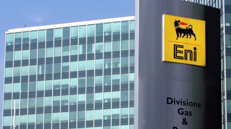 Eni in rosso per 800 milioni. Ma batte Exxon nelle scorte
