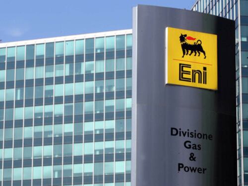 Eni in rosso per 800 milioni. Ma batte Exxon nelle scorte
