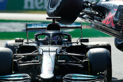 Il terribile incidente tra Hamilton e Verstappen al Gp di Monza 7