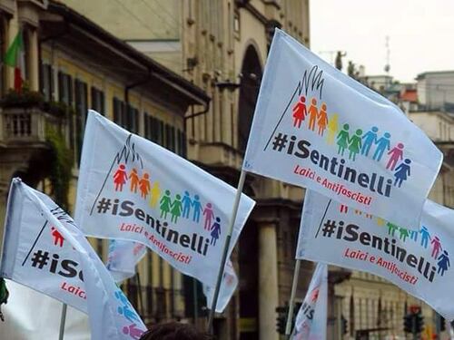 I Sentinelli volevano rimuovere la statua. E ora si indignano: "Solo una provocazione"