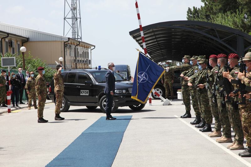 Il generale Federici accoglie il segretario Nato Stoltenberg 1