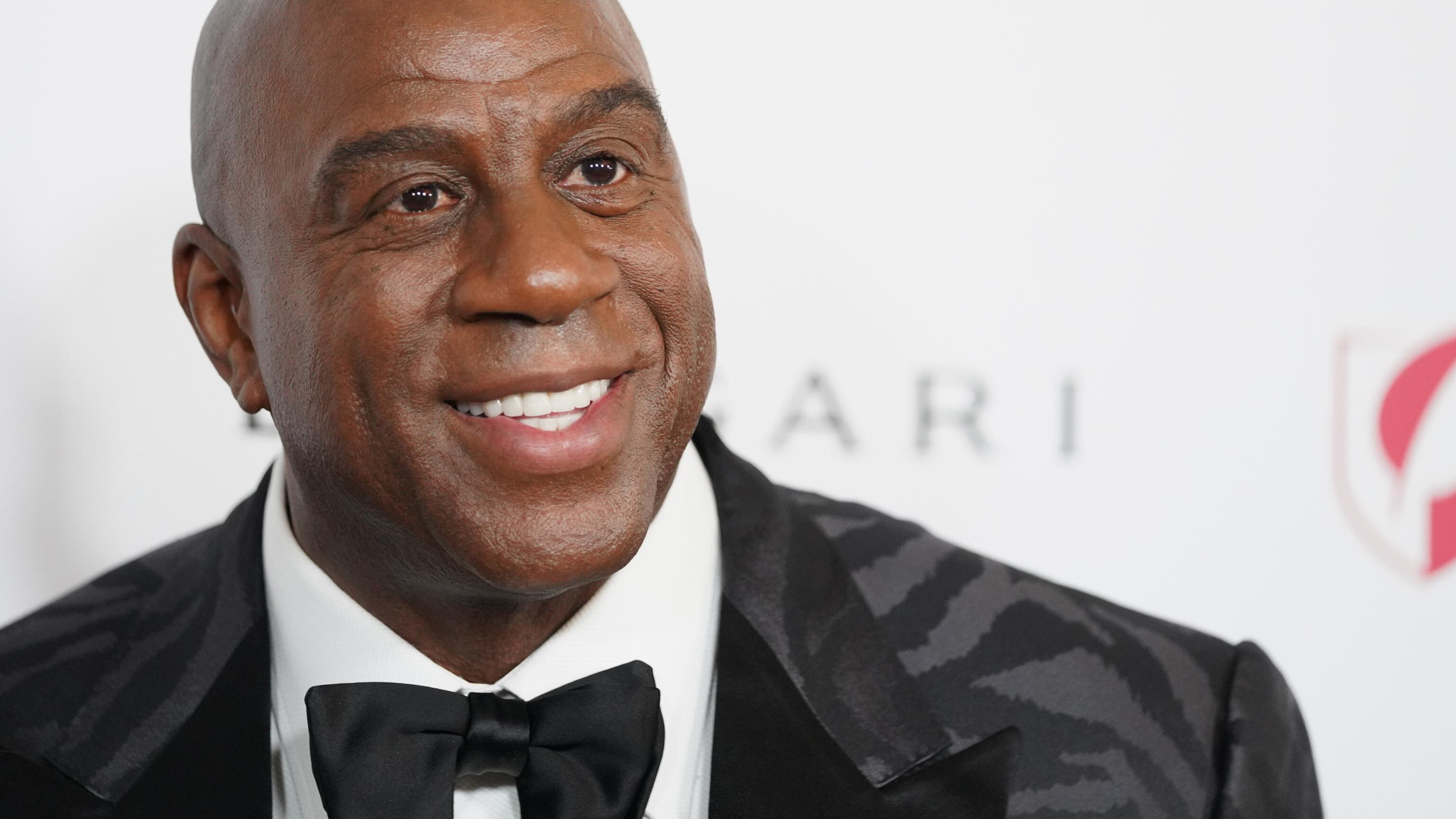 Magic Johnson entra nel club degli atleti miliardari con Jordan e LeBron