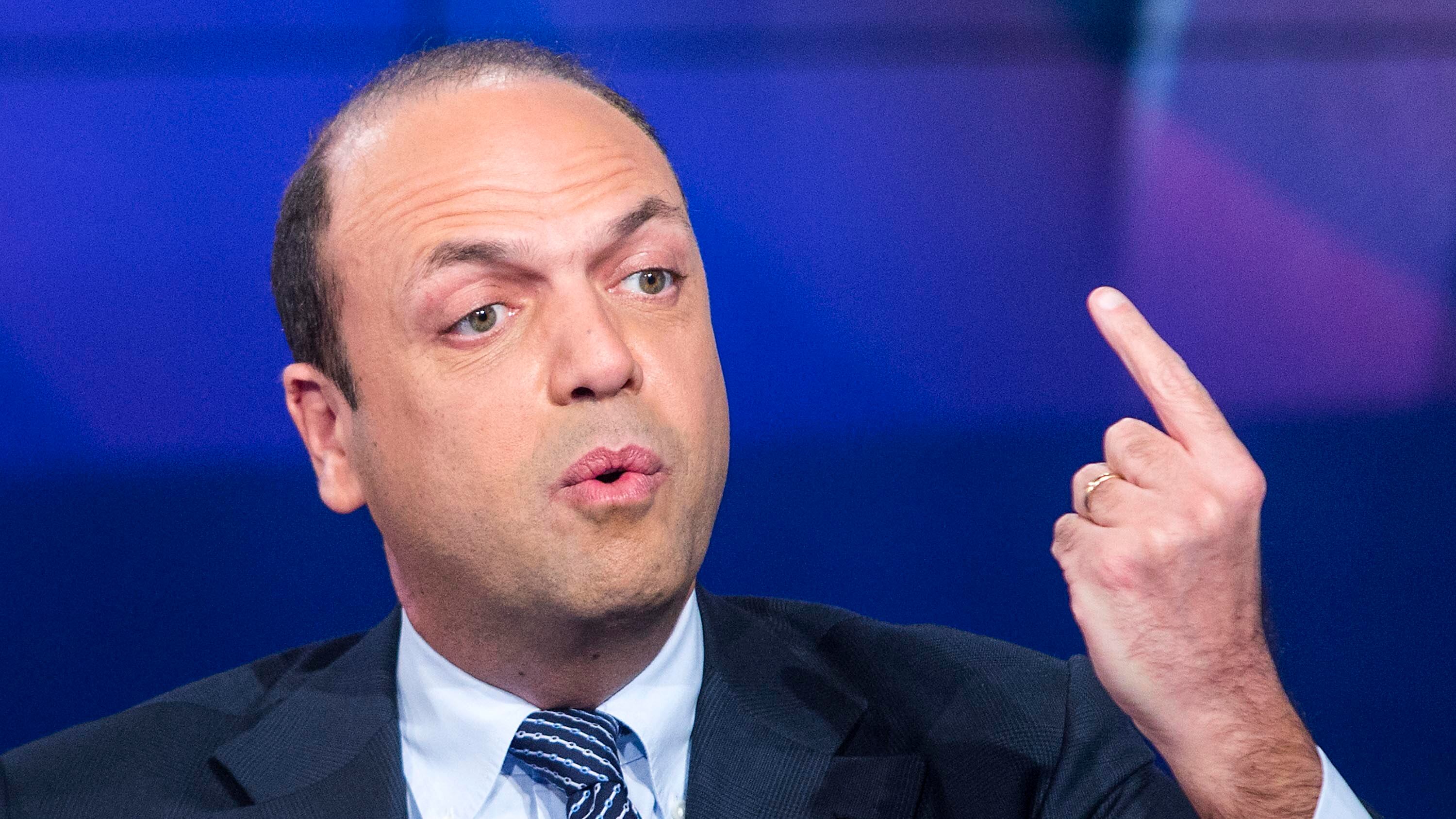 Veti, telefonate e "piani B". La giornata di paura di Ncd