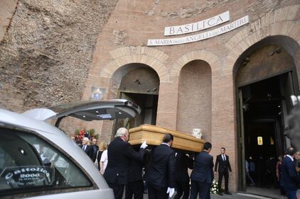 Vanzina, tutto il cinema italiano presente ai funerali 1