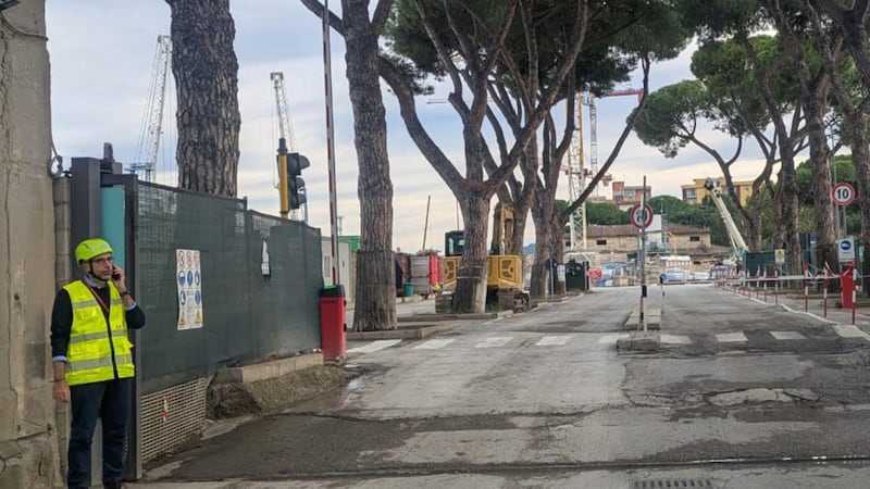 Cade un pilone nel cantiere dell’Alta velocità a Firenze, muore un operaio