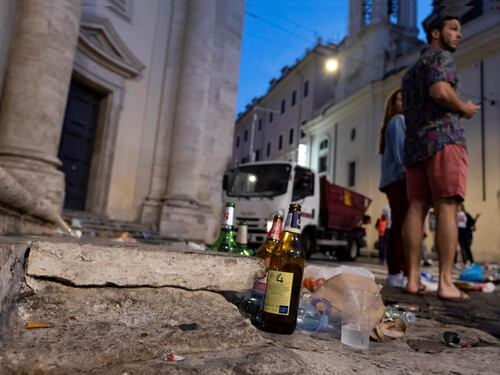 Vandalizzata Piazza del Popolo dai tifosi spagnoli del Betis Siviglia