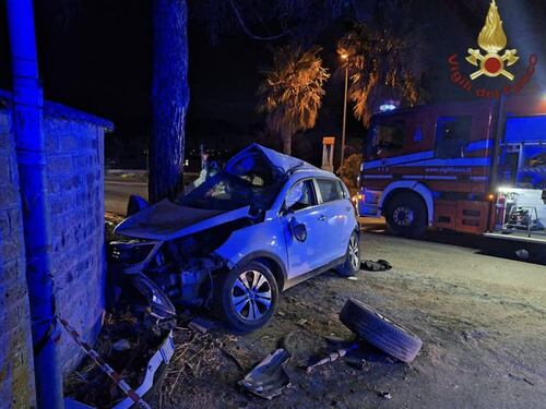 Il piccolo Santiago e la zia Sabrina uccisi da un'auto contromano a Nettuno