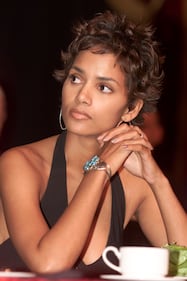 Halle Berry, foto bollenti in lingerie 24