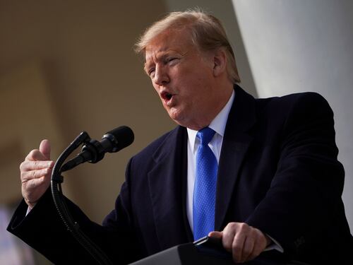 Trump: "Entro 24 ore annunceremo la fine dell'Isis"