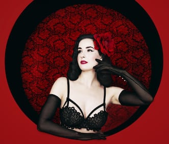 Dita von Teese lancia la sua lingerie 1