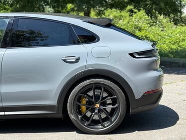 Porsche Cayenne Coupè GT: il video in pillole del super SUV ibrido da 740 CV 13