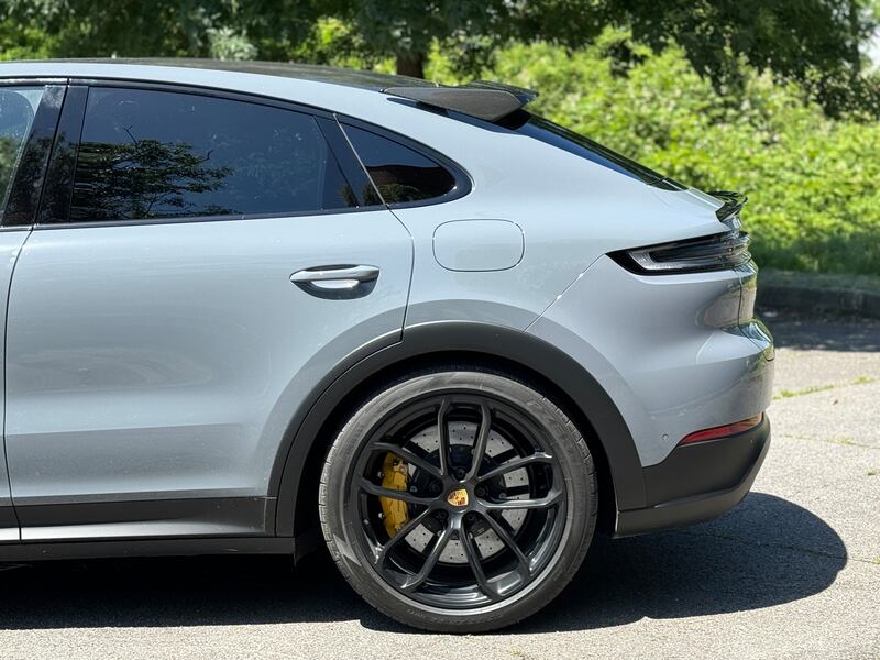 Porsche Cayenne Coupè GT: il video in pillole del super SUV ibrido da 740 CV 13