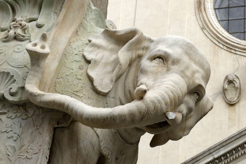 Roma, danneggiato l'Elefantino del Bernini 2