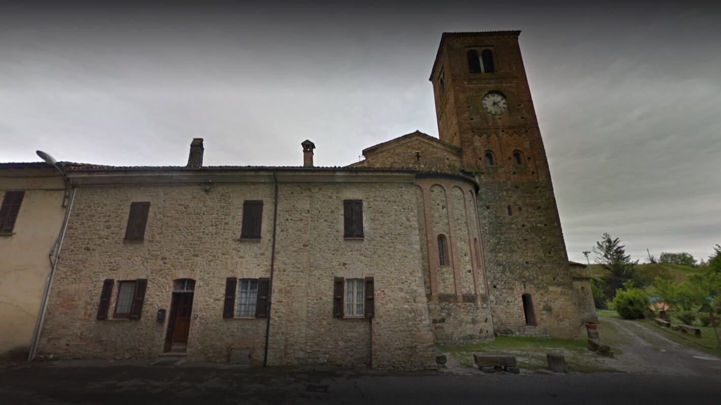 Stranieri si fingono bisognosi, poi aggrediscono e rapinano parroco