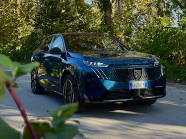 Peugeot E-3008: la gallery del nuovo SUV Fastback elettrico francese 8