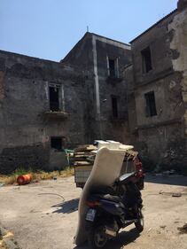 Nel centro di Torre Annunziata, "Pompei moderna" fatta di ruderi abitati 13
