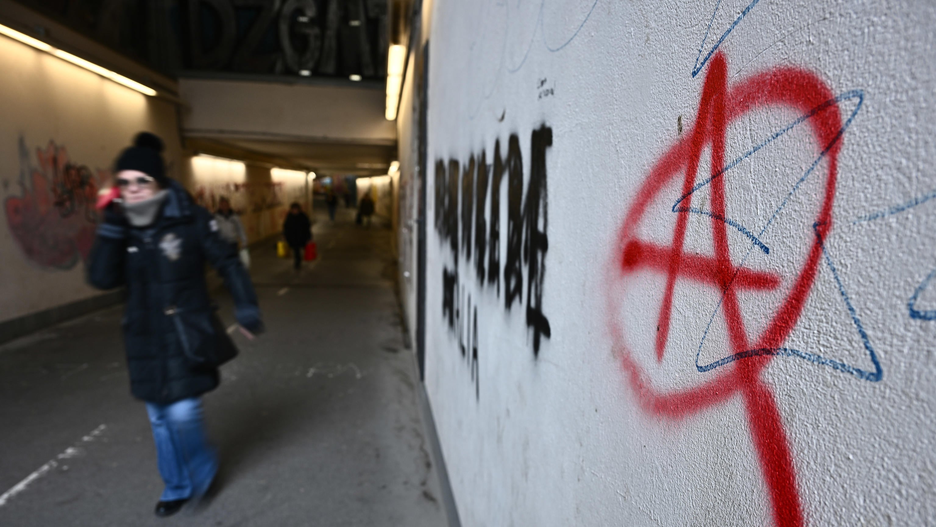 “Ce ne ricorderemo...”. Gli anarchici tornano a minacciare sul caso Cospito