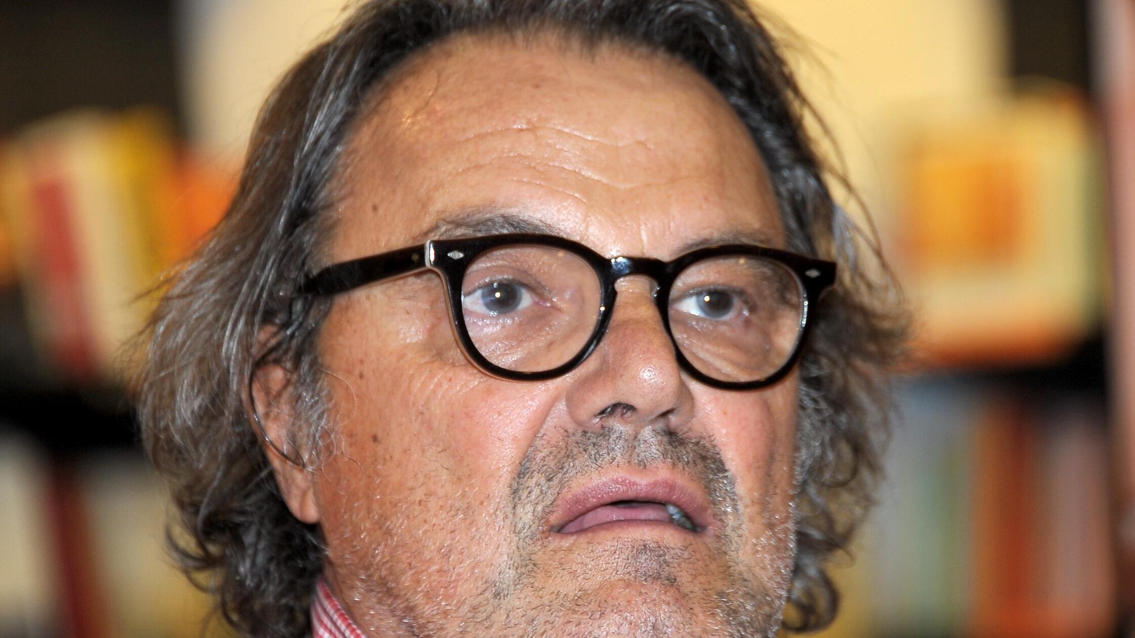 Bufera su Toscani: "Donne siano serie. Rischio di sedurre i maniaci"