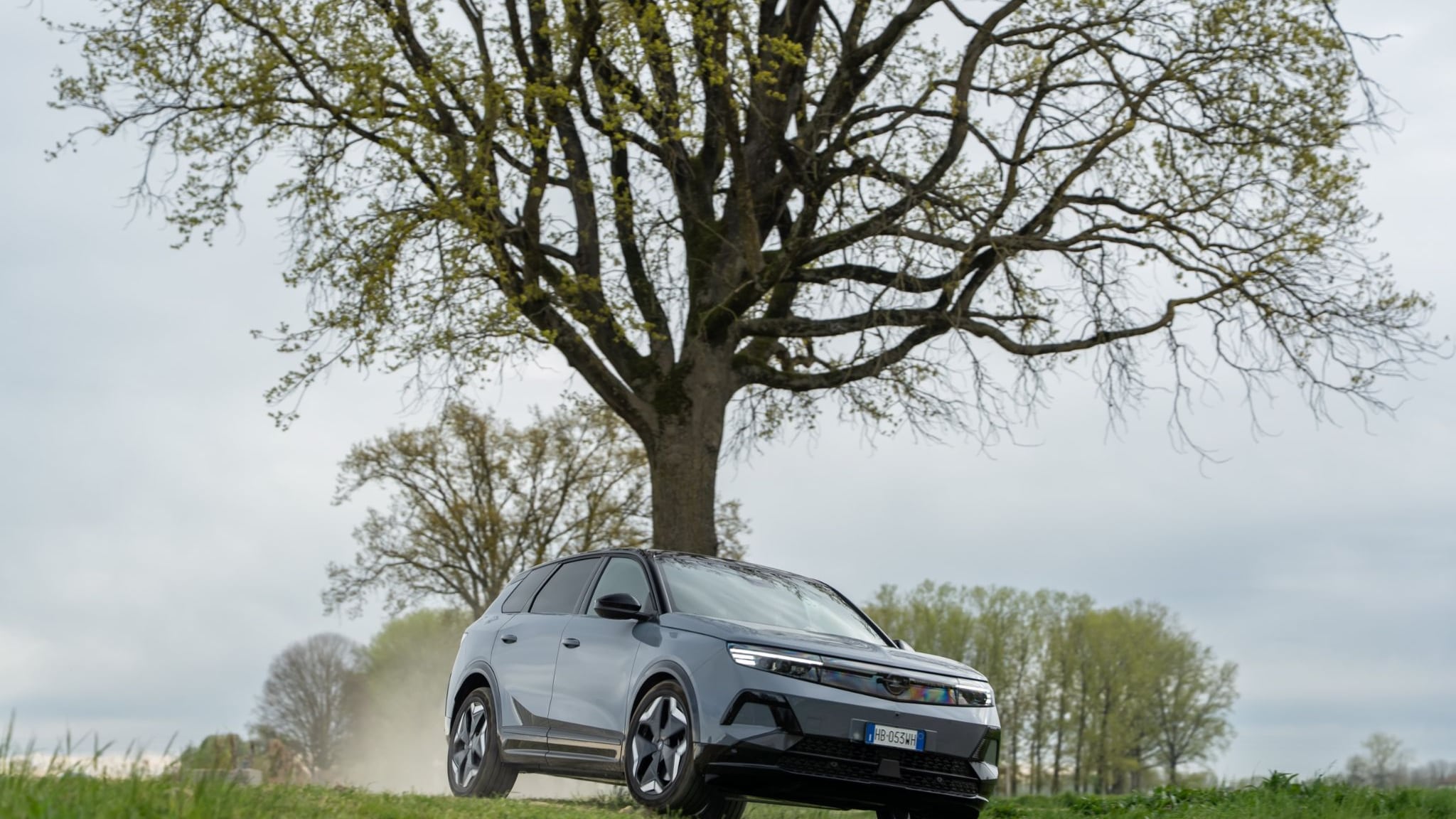 Nuova Opel Grandland: il SUV tedesco è anche elettrico e punta sul comfort
