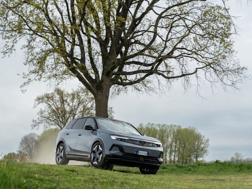 Nuova Opel Grandland: il SUV tedesco è anche elettrico e punta sul comfort