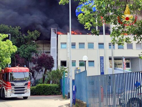 Le fiamme avvolgono l'ateneo della Tuscia