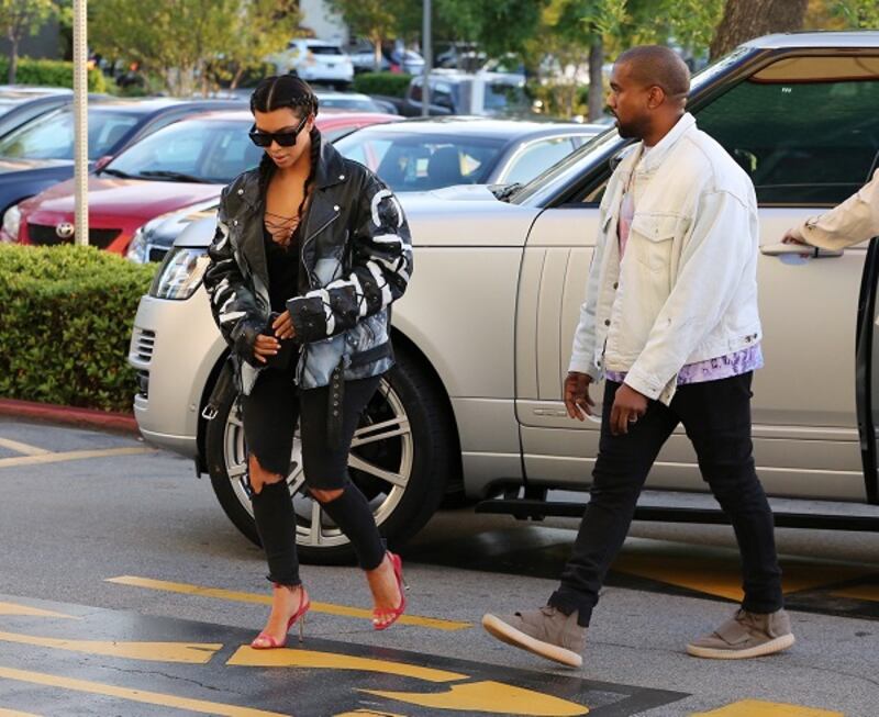 Kim Kardashian, il selfie nudo diventa un murales: foto 13
