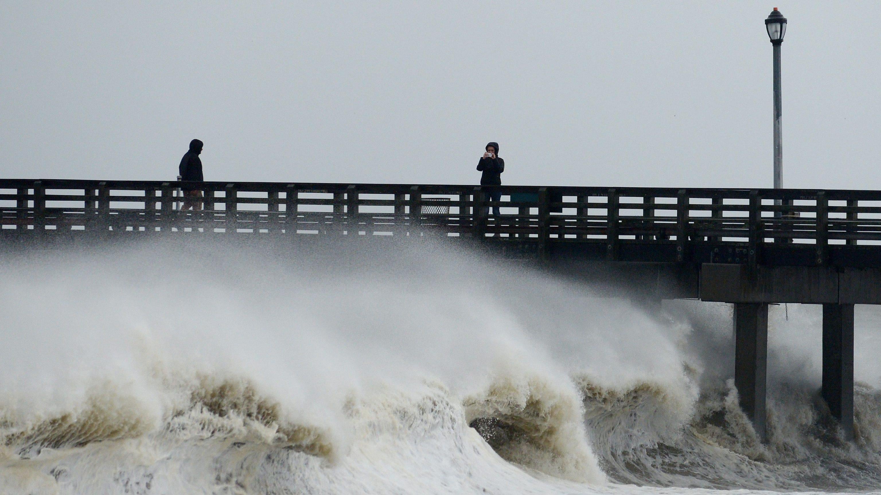 Sandy arriva a New York: città bloccata, 375mila evacuati. Resta chiusa persino Wall Street